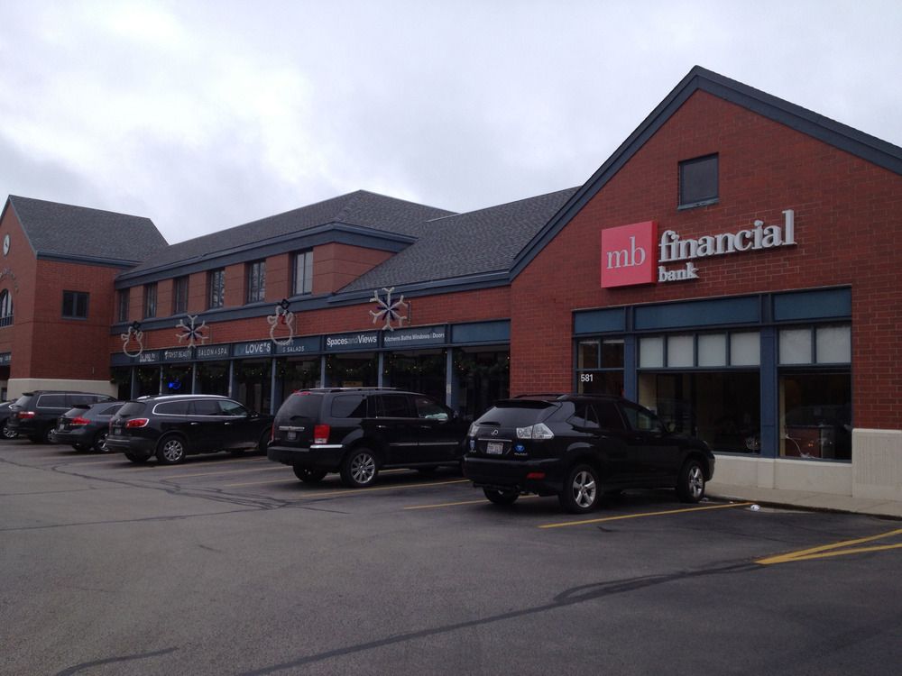 THE SHOPS ON ELM PLACE: 581 Elm Pl, Highland Park, IL 60035